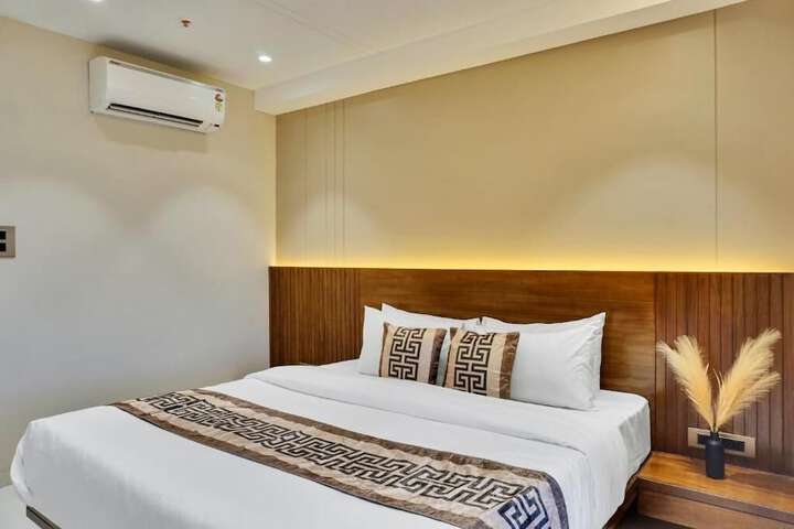 Room 7 of 15