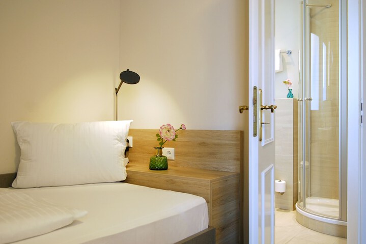 Room 42 of 72
