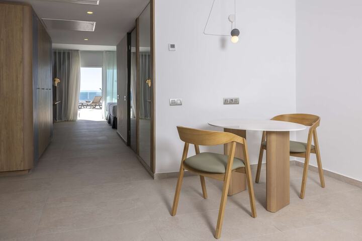 Room 15 of 227