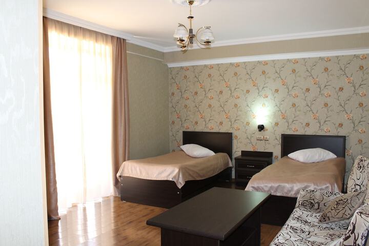 Room 10 of 33