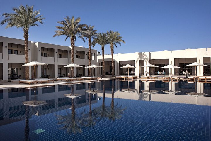Hotel Pool