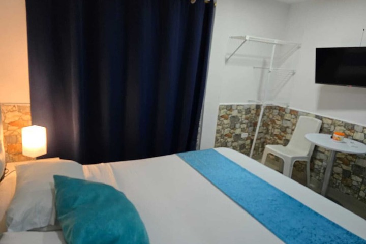 Room 5 of 10