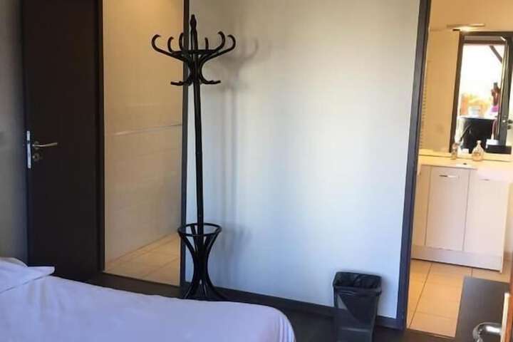 Room 8 of 68