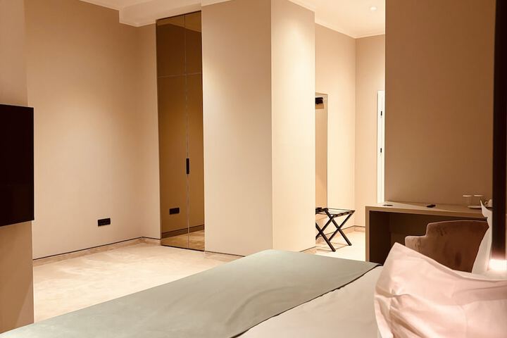 Room 13 of 79