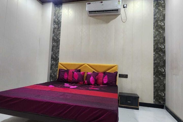 Room 8 of 11