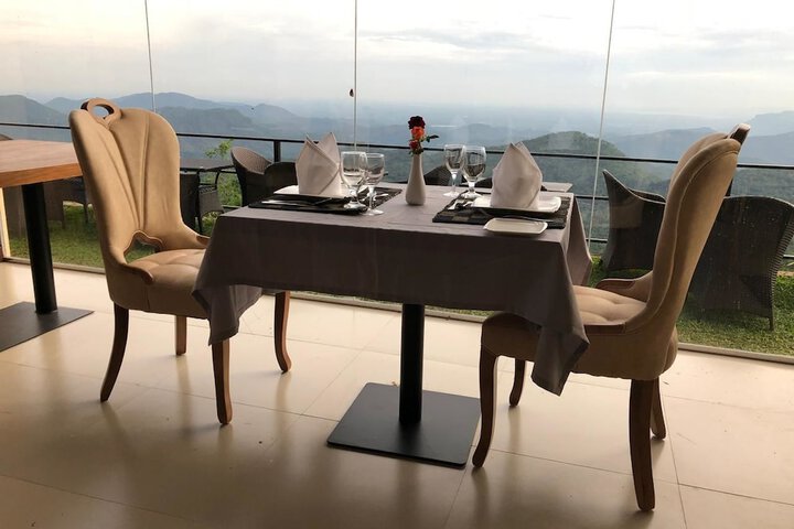 Dining 9 of 21