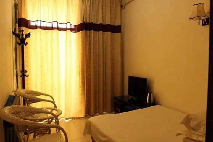 Room 6 of 10