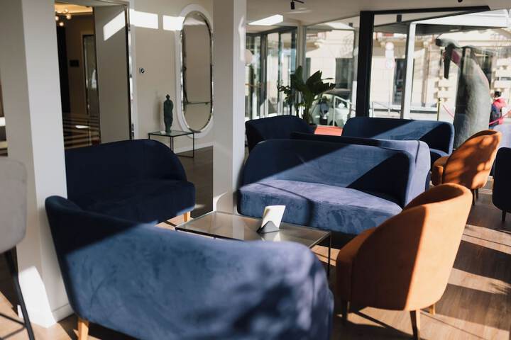 Lounge 101 of 118