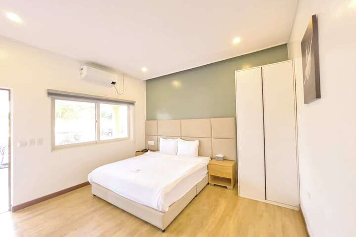 Room 9 of 68