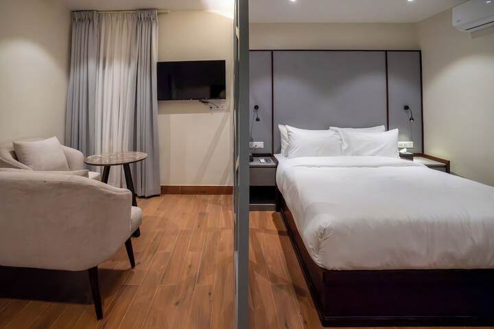Room 10 of 43