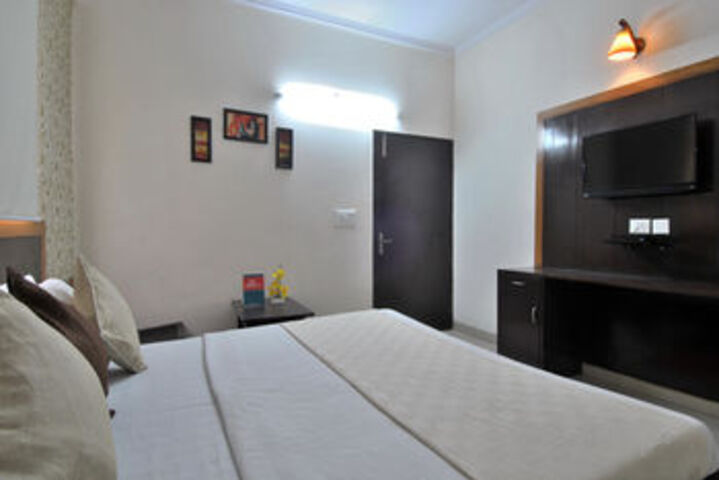 Room 16 of 27