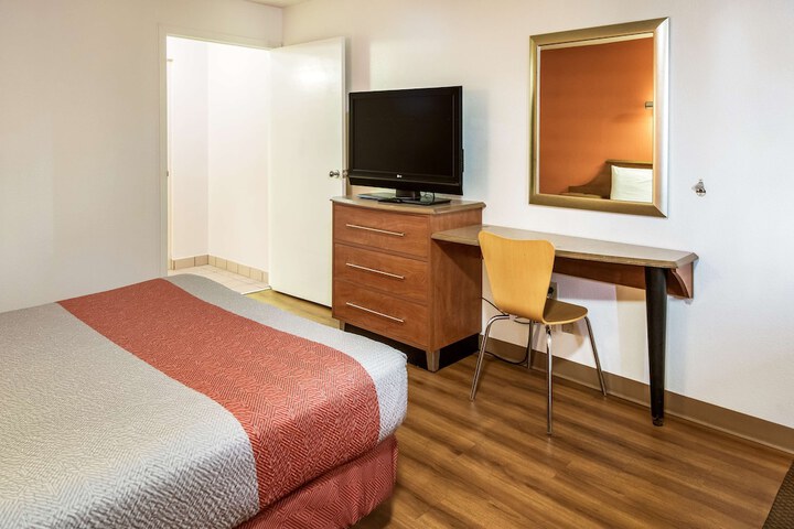 Room 5 of 22