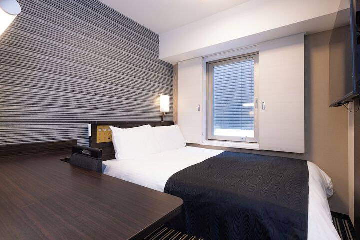 Room 15 of 83