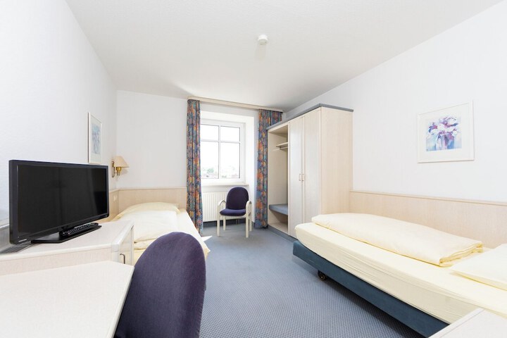 Room 4 of 19