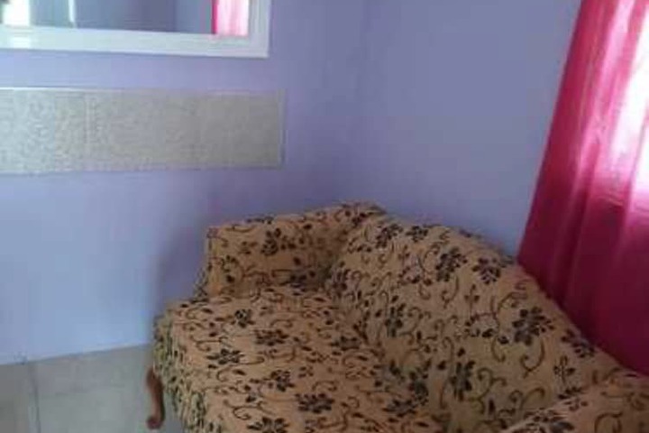 Room 4 of 8