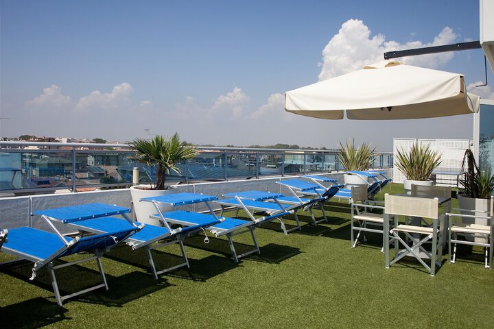 Sundeck 58 of 65