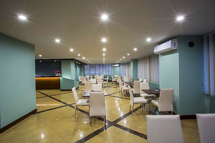 Exterior of Roles Hotel