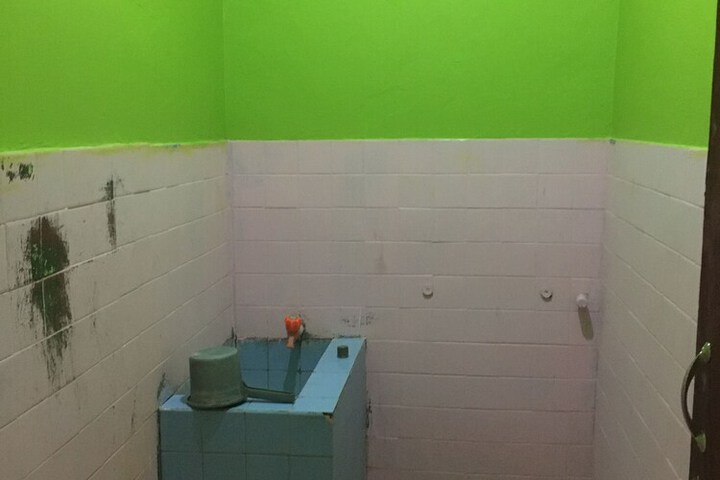 Room 7 of 12