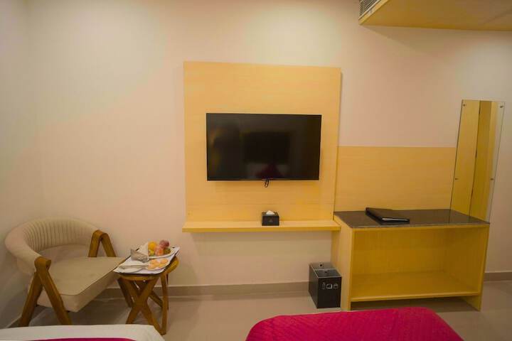 Room 9 of 35
