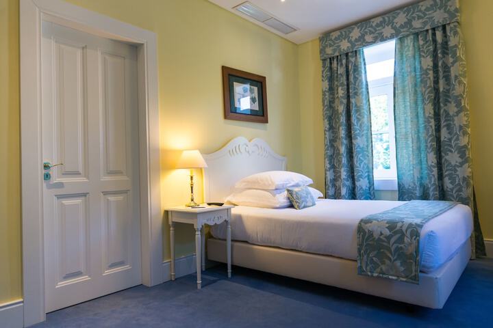 Room 18 of 110