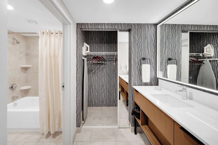 Room 25 of 46