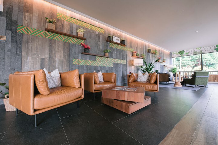 Entrance & Lobby