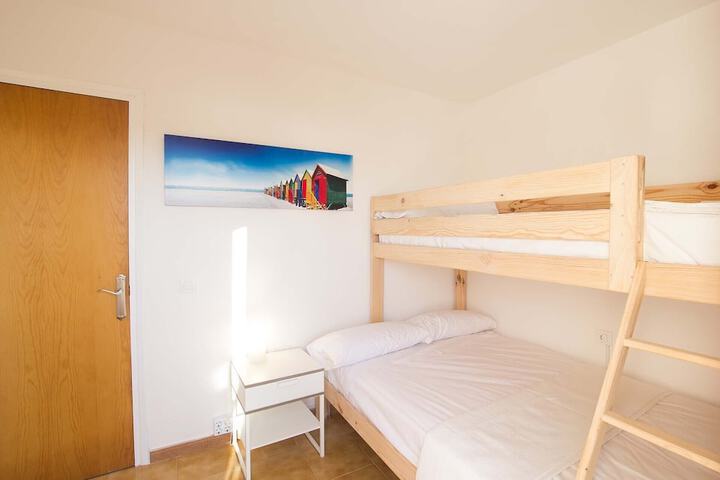 Room 4 of 32