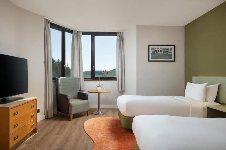 Room 73 of 146