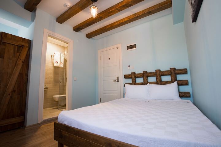 Room 22 of 27