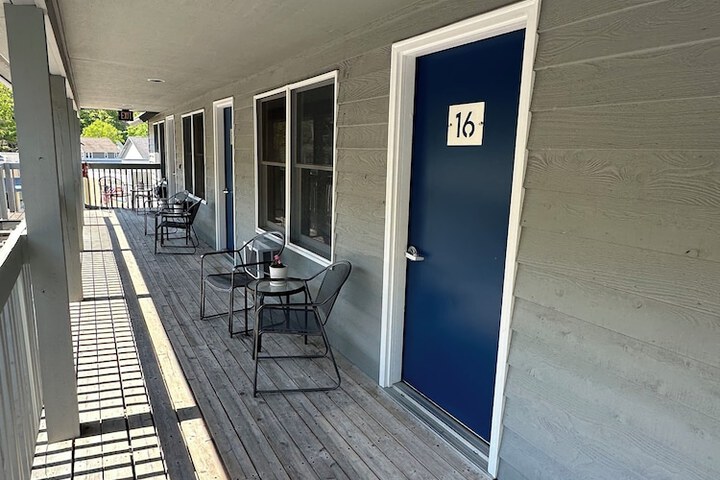Room 9 of 48