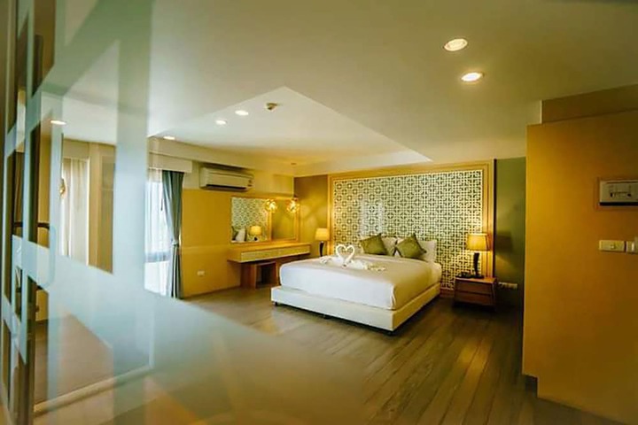 Room 33 of 91