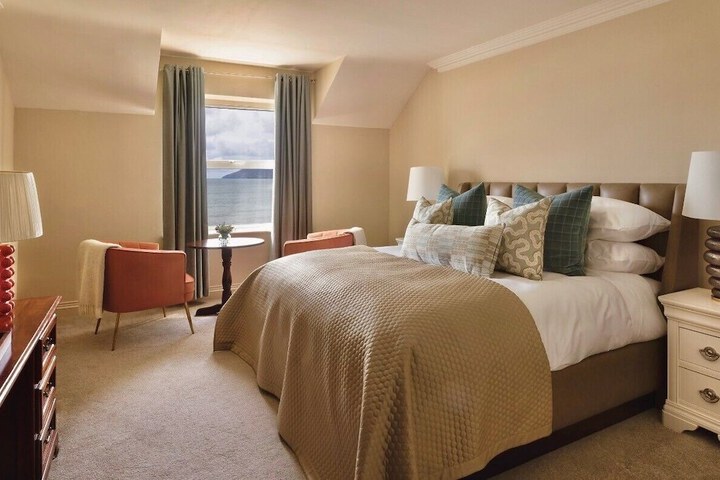 Room 10 of 29