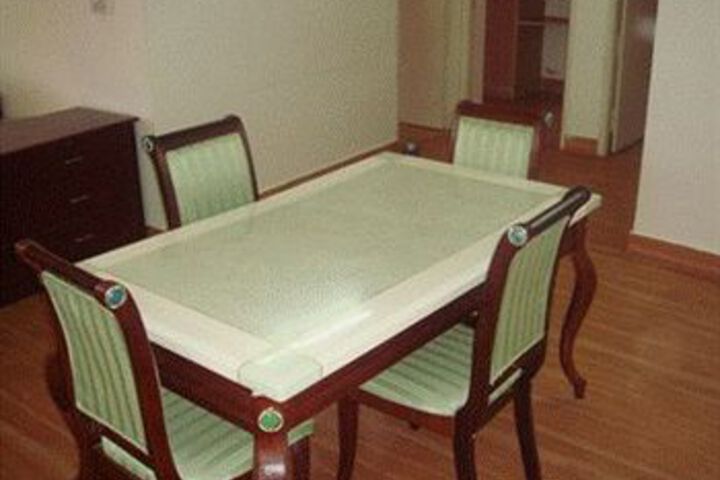 Room 12 of 27