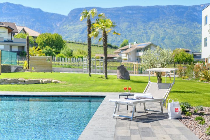 Pool 124 of 208