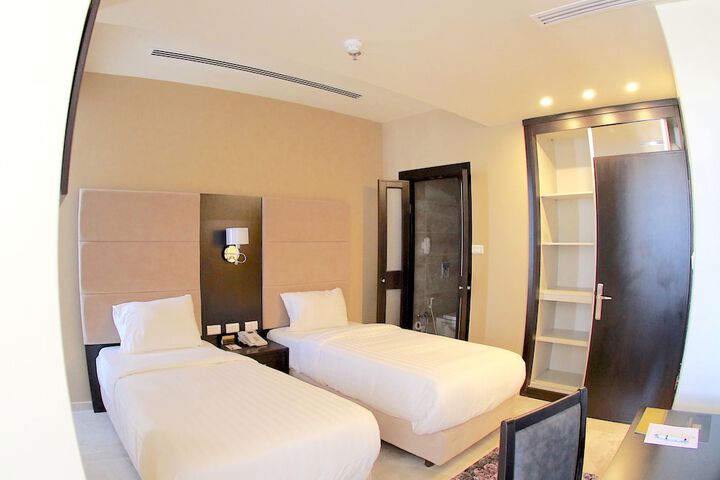 Room 18 of 79