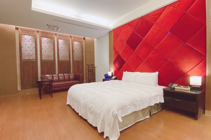 Room 3 of 82