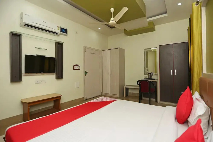 Room 4 of 17