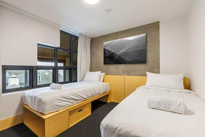 Room 8 of 34