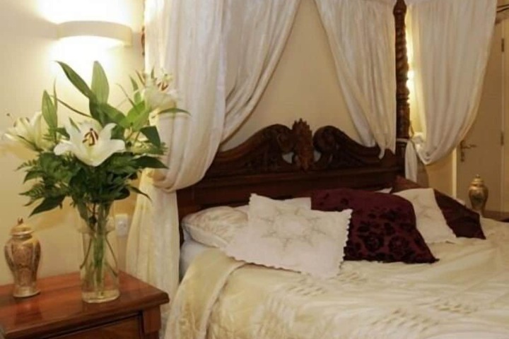 Room 2 of 4