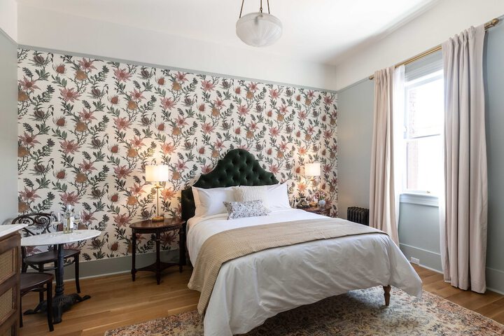 1 Queen Bed (15 of 19)