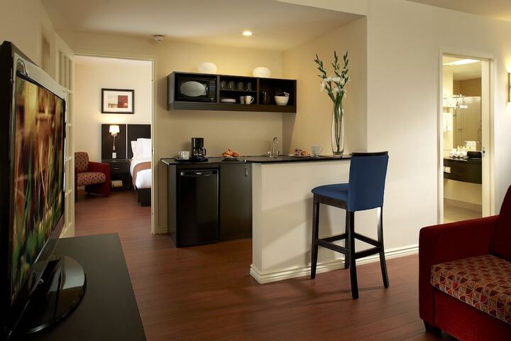 1 King Bed Suite (6 of 8)