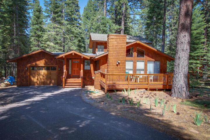 Beaver Pond Northstar Luxury Chalet with Hot Tub in Truckee, CA