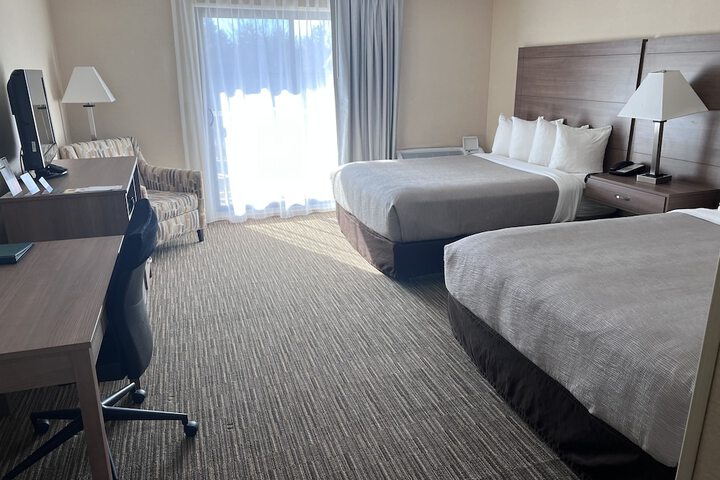 2 Queen Beds (11 of 16)