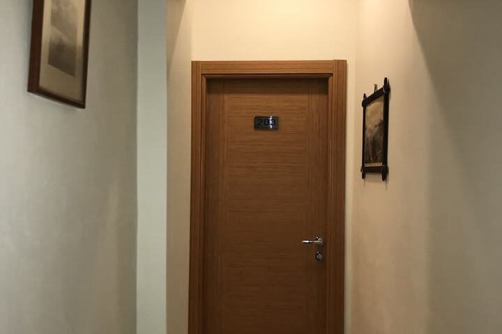 Ballroom/Hall 21 of 23