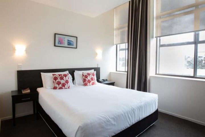 Room 6 of 44