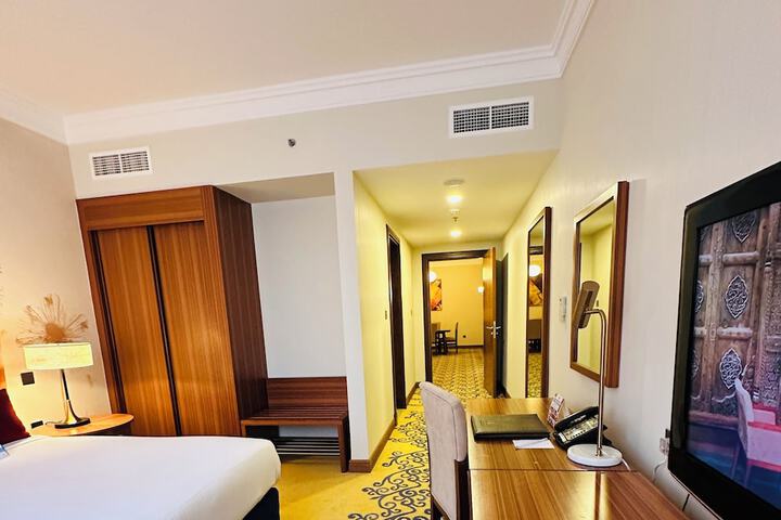 Room 10 of 34