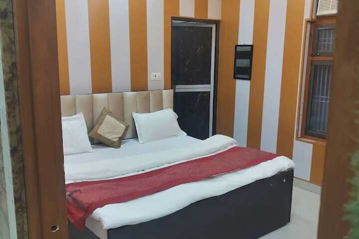 Room 2 of 6