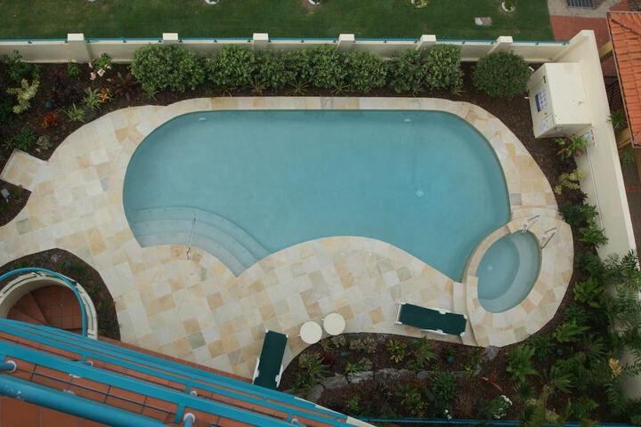 Pool 32 of 41