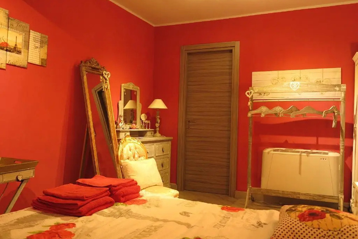 Room 5 of 12