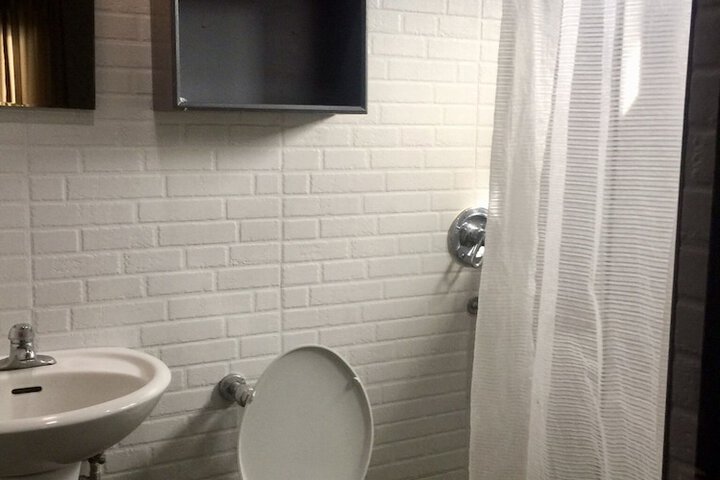 Room 21 of 32